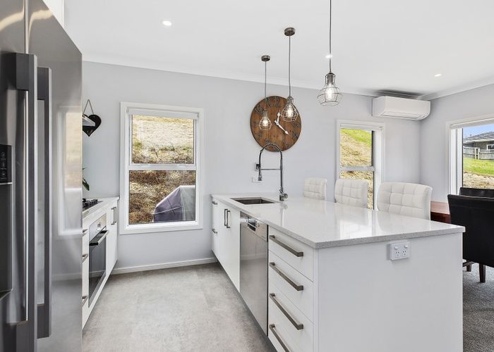  at 6 Canary Way, Whitby, Porirua
