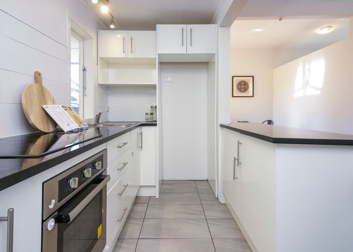  at 2/31 Tennessee Avenue, Māngere East, Auckland