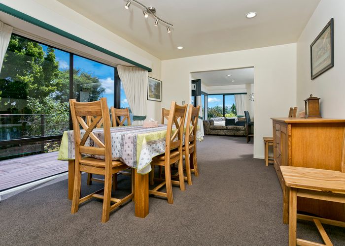  at 124 Onetaunga Road, Chatswood, Auckland