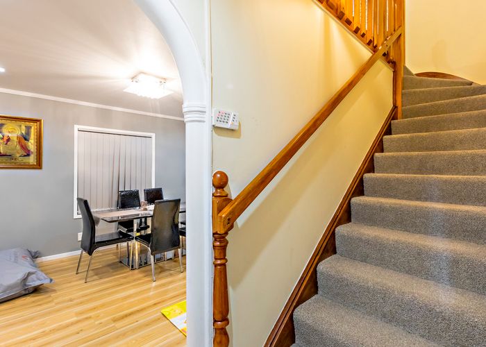  at 1/33 Challen Close, Conifer Grove, Takanini