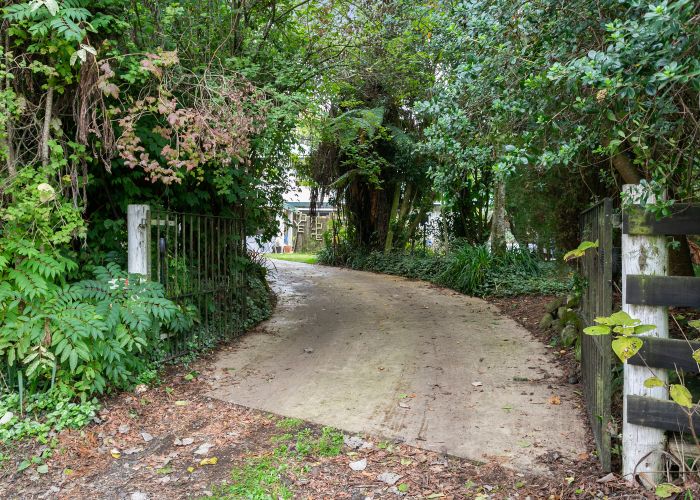  at 16 Momona Road, Piarere, Tīrau