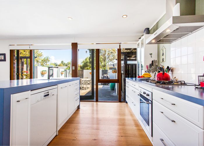  at 2/3 Tyrian Close, Half Moon Bay, Auckland