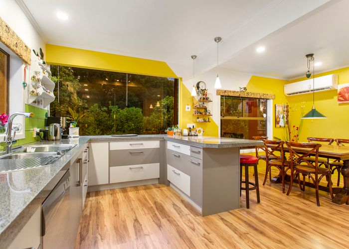  at 16 Lucas Place, Weymouth, Auckland