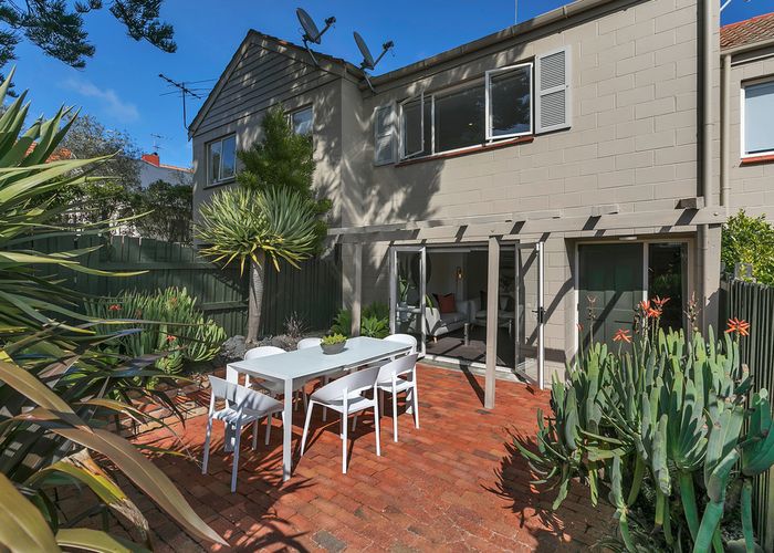  at 2/8 Hamilton Road, Herne Bay, Auckland