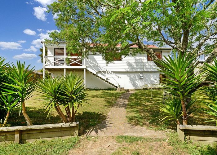 at 2/9 Thistledew Place, Bayview, Auckland