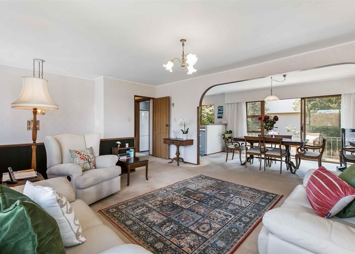  at 2/23 Beach Road, Castor Bay, Auckland