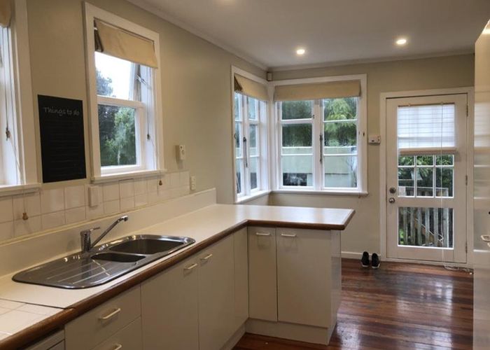  at 8 Mamaku Street, Meadowbank, Auckland