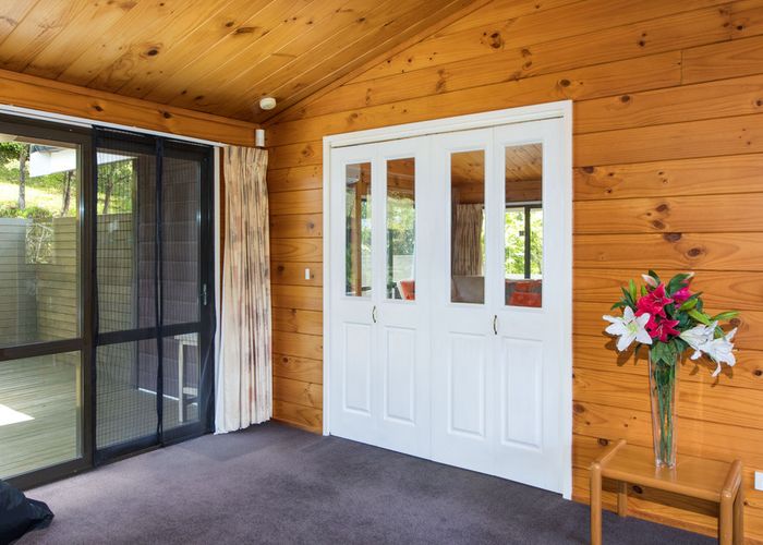  at 4 Parklands Avenue, Swanson, Auckland