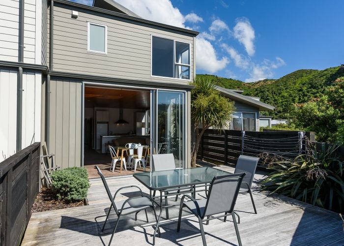  at 10/3 Severn Street, Island Bay, Wellington