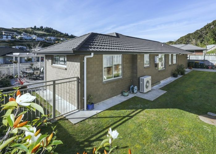  at 7 Banks Boulevard, Whitby, Porirua