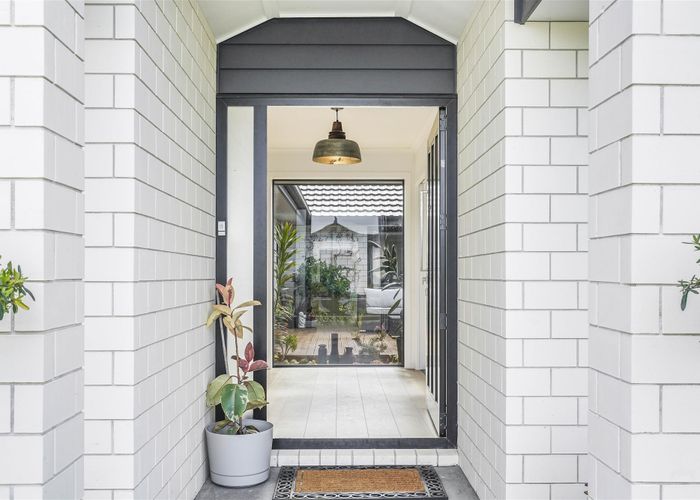  at 35 Batten Drive, Flagstaff, Hamilton