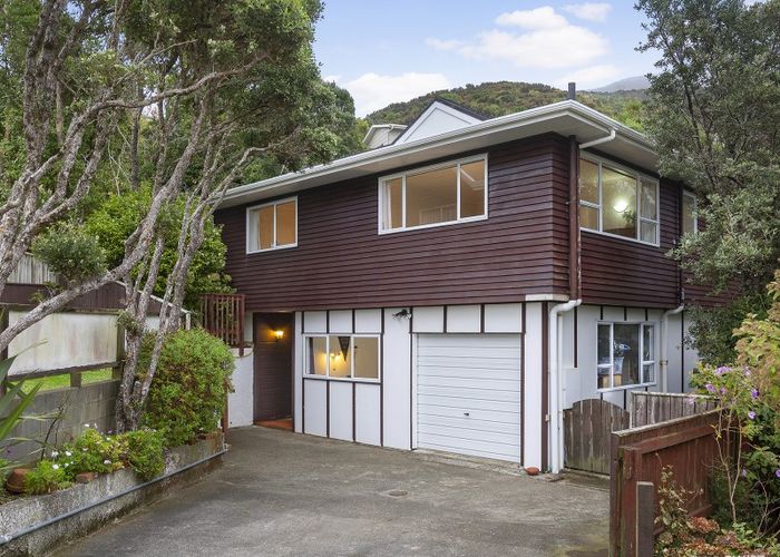  at 11 Epping Grove, Karori, Wellington
