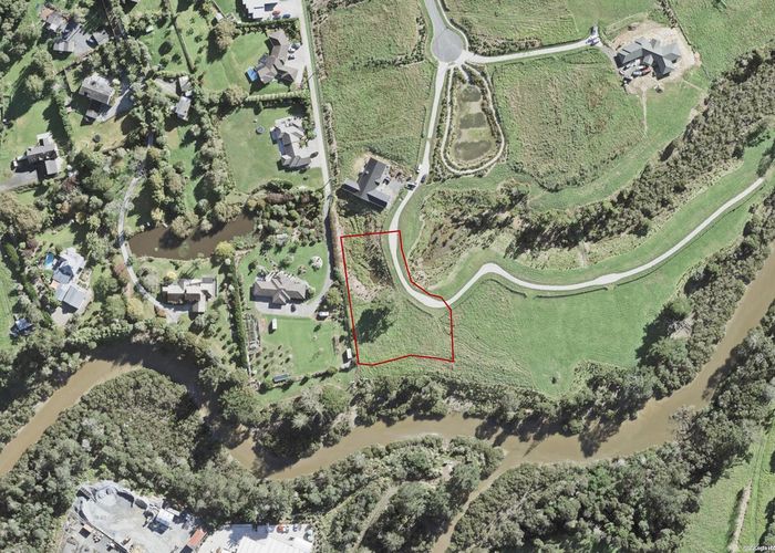  at 6 Loretta Place, Red Beach, Red Beach