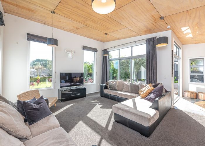  at 9 Lithgow Drive, Otamatea, Whanganui