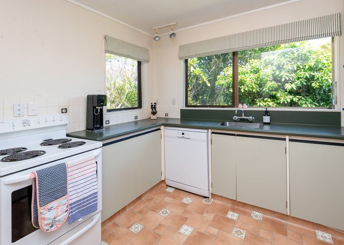  at 2/16 Ullswater Place, Half Moon Bay, Auckland