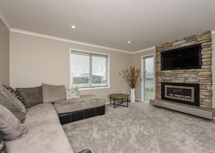  at 2 Grace Cove, Aotea, Porirua