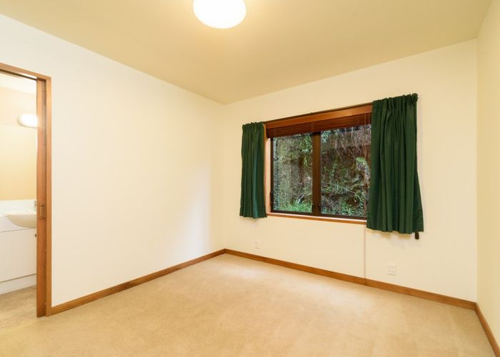  at 4/8 Roscoe Terrace, Wadestown, Wellington