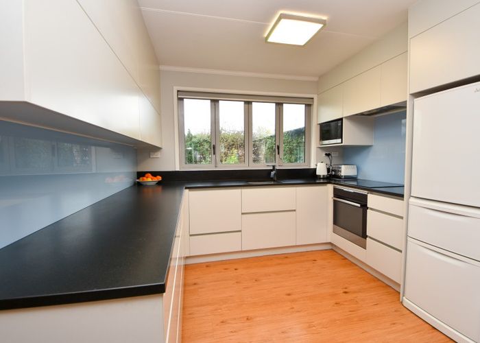  at 76 Victoria Street, Carterton