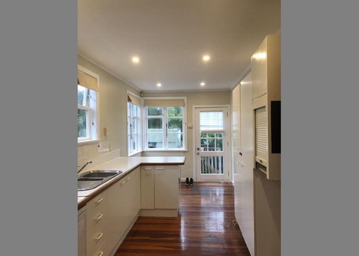  at 8 Mamaku Street, Meadowbank, Auckland