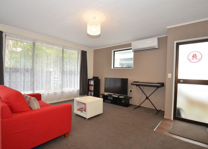  at 2/33 Seymour Street, Hornby, Christchurch