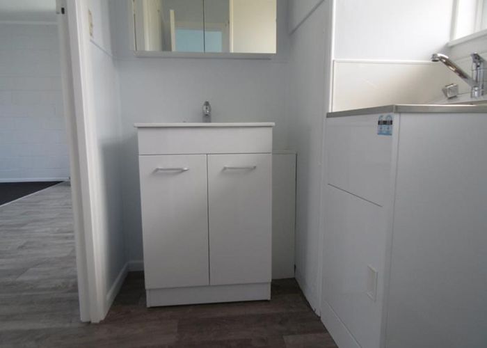  at 1/124 Kolmar Road, Papatoetoe, Auckland