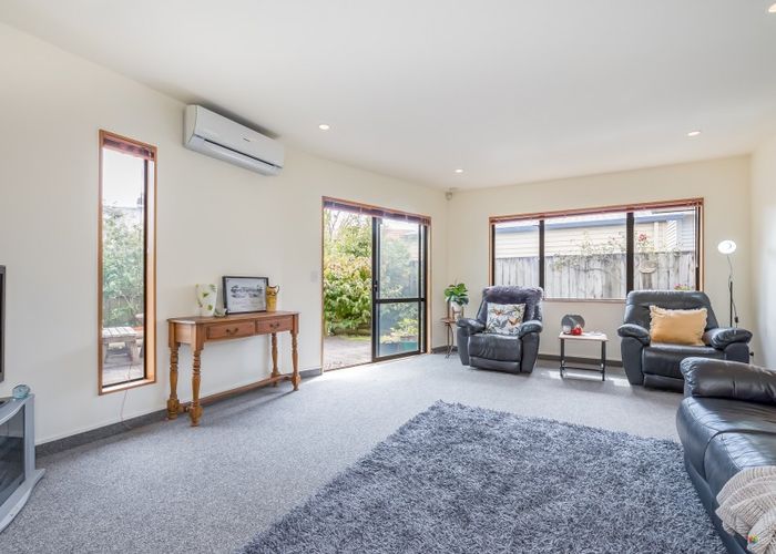  at 2/14 Vincent Street, Waterloo, Lower Hutt