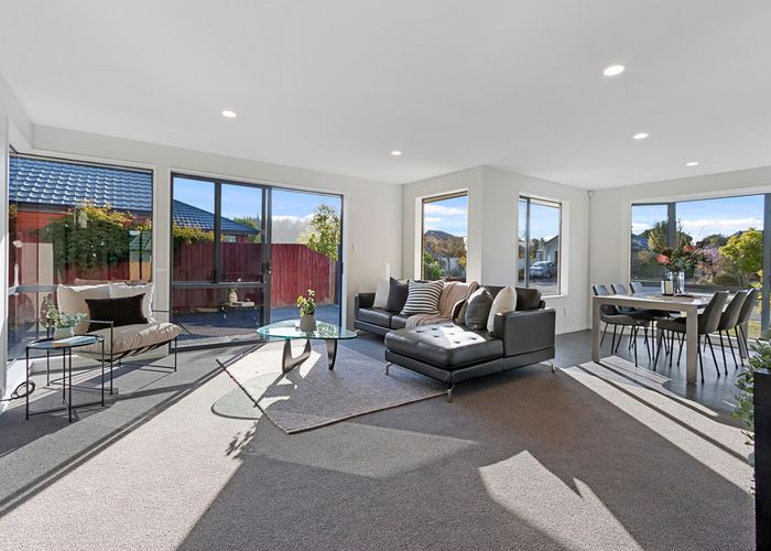  at 2 Courtfield Close, Parklands, Christchurch