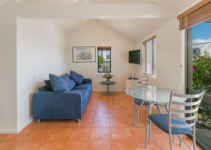  at 4 Bay Road, Palm Beach, Waiheke Island