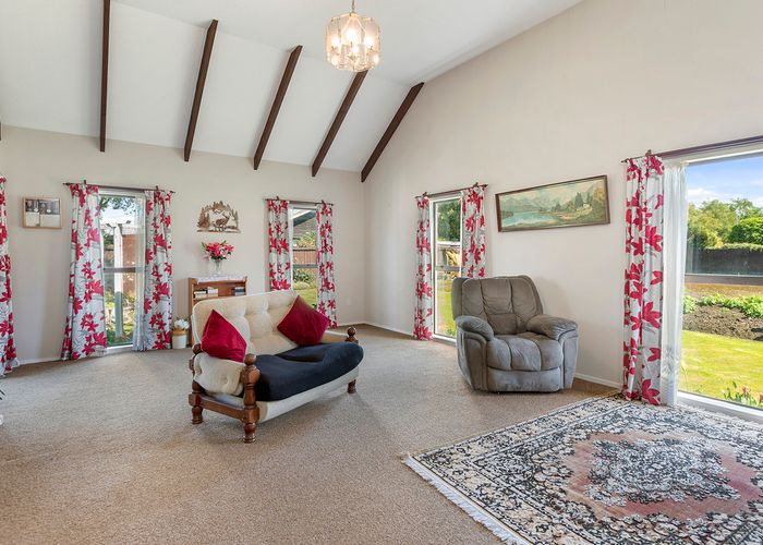  at 20 Gladstone Road, Woodend, Woodend