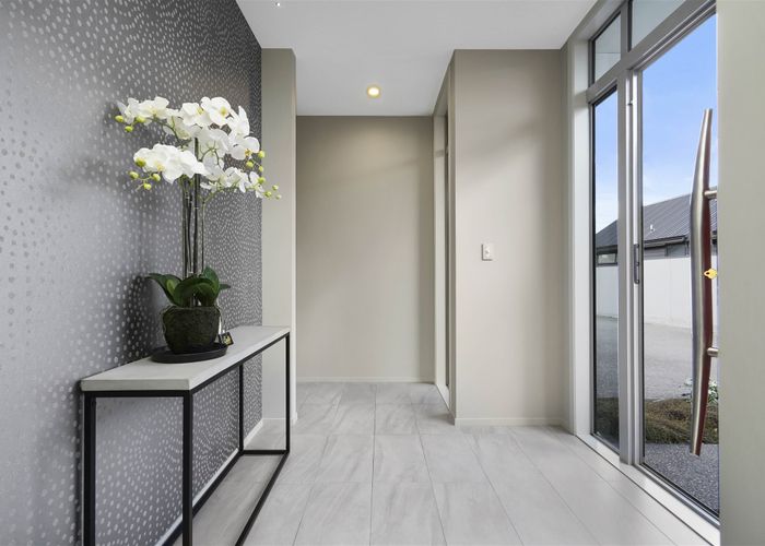  at 12 The Rocks, Flagstaff, Hamilton