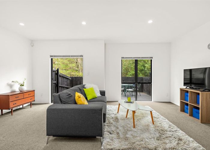  at 15 Sun Place, Henderson, Auckland