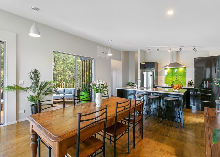  at 106 Hadfield Street, Beach Haven, Auckland