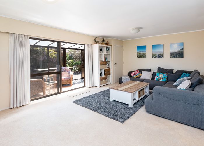 at 2/16 Ullswater Place, Half Moon Bay, Auckland