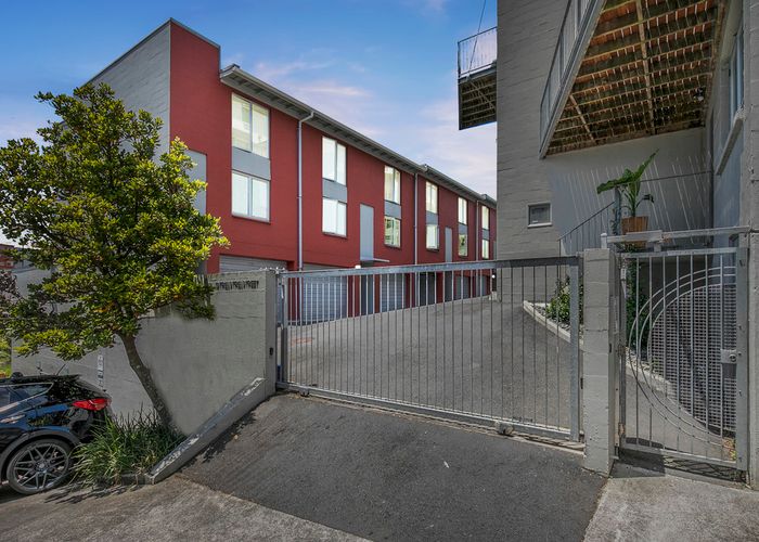  at 33R Charlotte Street, Eden Terrace, Auckland