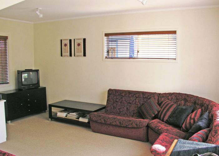  at 4/70 St Johns Road, Meadowbank, Auckland