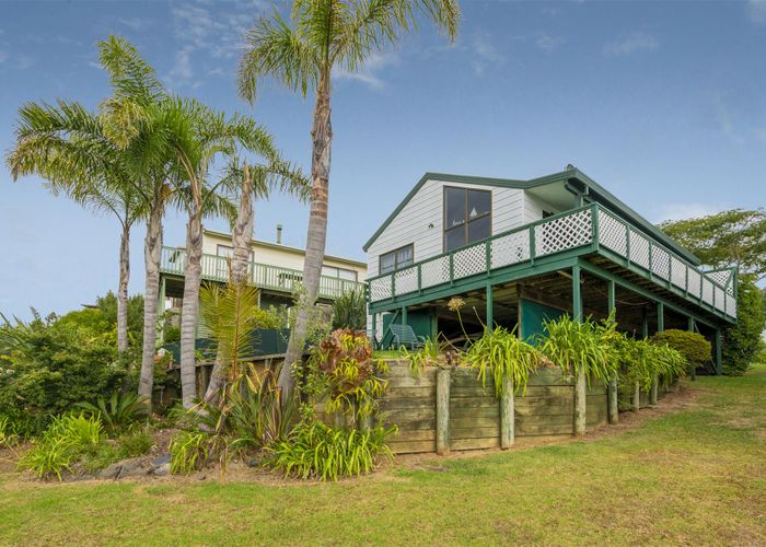  at 15 Gray Avenue, Kuaotunu West