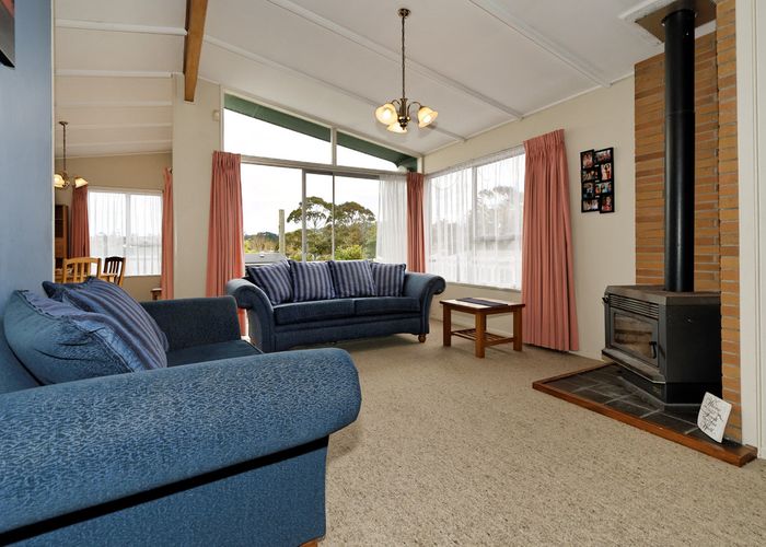  at 62 Lantana Road, Green Bay, Auckland