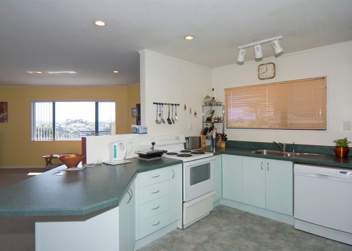  at 10 Carl Place, Unsworth Heights, Auckland