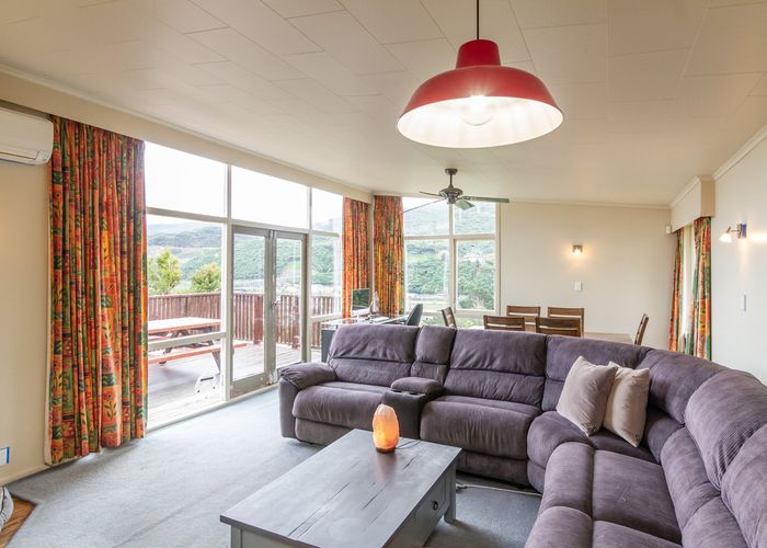  at 21 Manor Drive, Stokes Valley, Lower Hutt