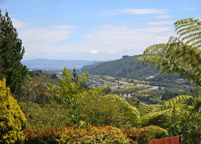  at 13A MCMANAWAY GR, STOKES VALLEY, LOWER HUTT