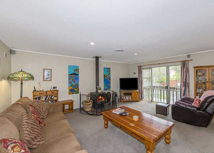  at 24 Ellice Road, Totara Vale, Auckland
