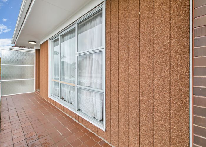  at 2/8 Quentin Avenue, Royal Oak, Auckland