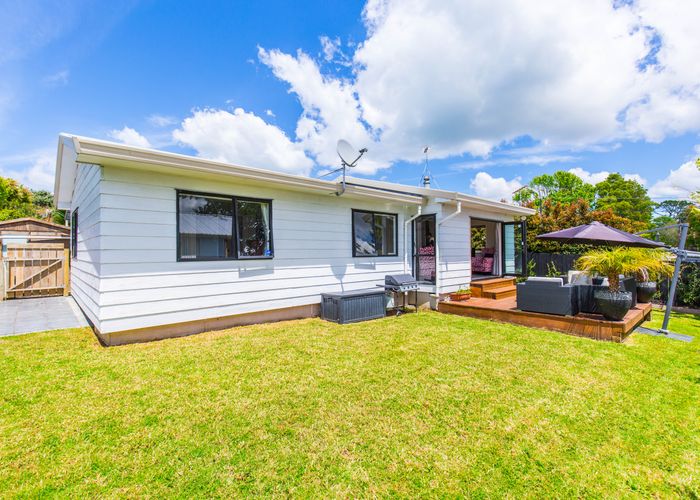 at 2/51 Tramway Road, Beach Haven, Auckland