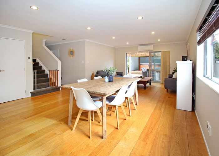 Free property data for 18 Coolaghy Drive, Flat Bush, Auckland homes.co.nz