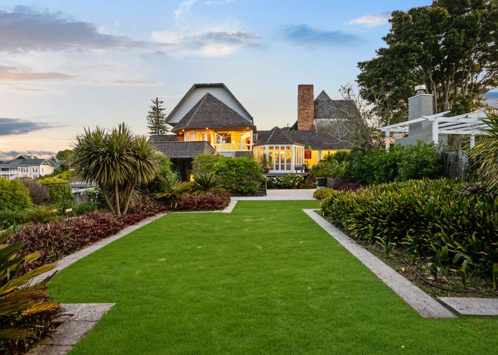  at 39 Bassett Road, Remuera, Auckland
