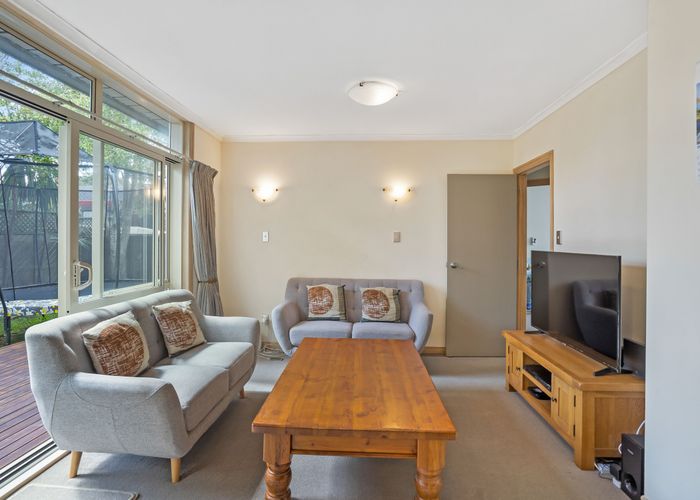  at 2/11 Dunbar Road, Balmoral, Auckland