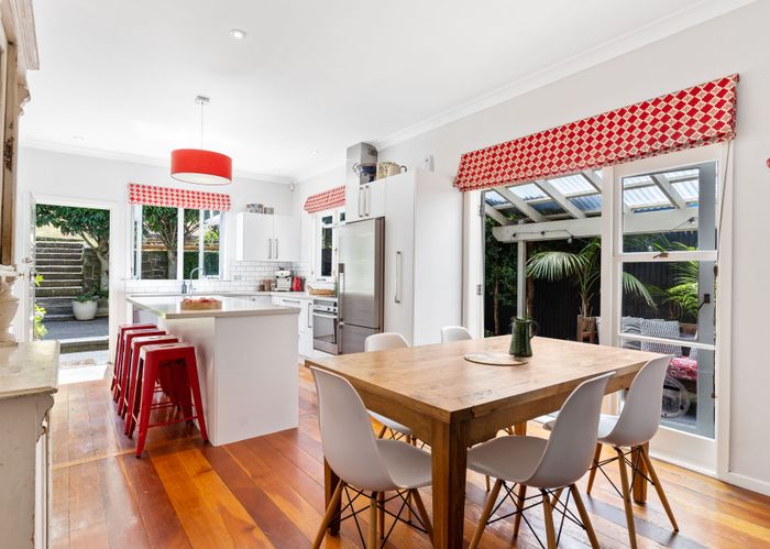  at 31 Hillsborough Road, Hillsborough, Auckland