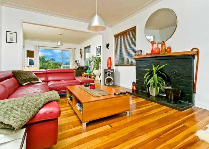  at 255 Glenfield Road, Hillcrest, Auckland
