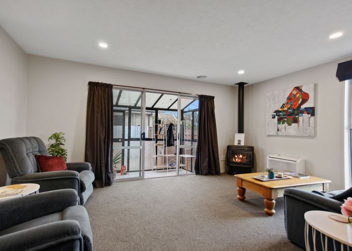  at 1/33 Cavendish Road, Casebrook, Christchurch