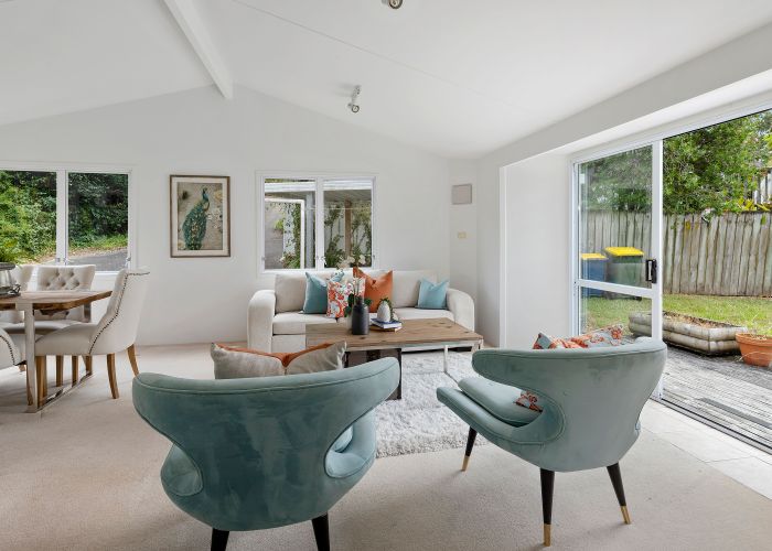  at 2/19 Erica Road, Sunnynook, Auckland